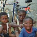 Aplink pasaulį dviračiais per 525 dienas: badas, karštis ir nežinomybė Afrikoje