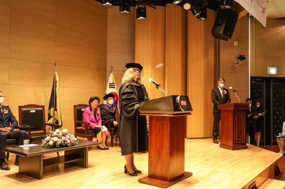 DSU Garbės daktarės regalijų įteikimo ceremonija MRU rektorei prof. dr. Ingai Žalėnienei