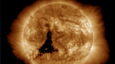 Šiandien Žemę drebina galinga geomagnetinė audra: Saulė tiesiai į mus spjovė plazmos pliūpsnių seriją
