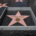 D. Trumpo žvaigždė Holivude sudaužyta kūju