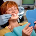 Ligonių kasos: dantų protezavimo paslaugos niekur nedings