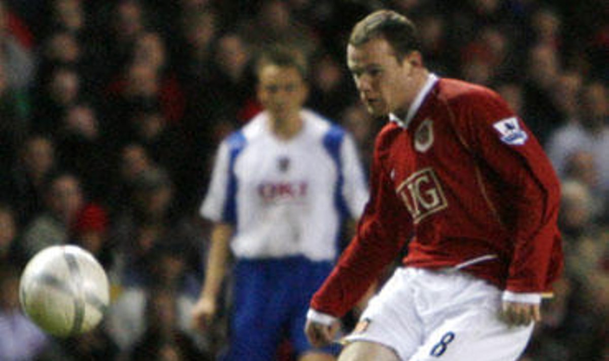Wayne Rooney ("Man. Utd") muša įvartį į "Portsmouth" vartus per Anglijos FA taurės rungtynes, sausio 27, 2007.