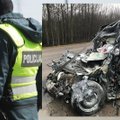 Skaudi avarija Vilniaus r.: iš po sunkvežimiu palindusio automobilio išvaduota moteris mirė ligoninėje