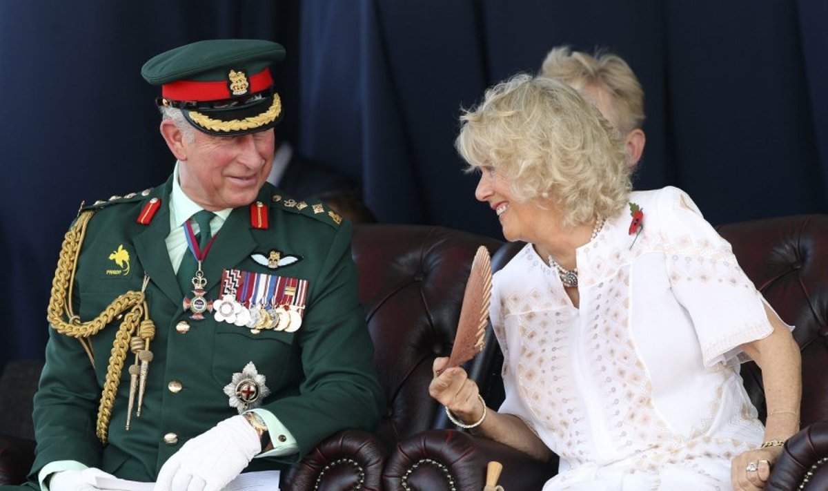 Princas Charlesas su žmona lankėsi Papua Naujojoje Gvinėjoje