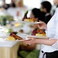Jaunuoliai vargsta ieškodami darbo: ar tikrai restoranams taip trūksta darbuotojų?