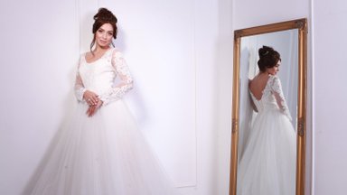 Dizaineris išdavė šių metų vestuvinių suknelių tendencijas: minimalizmas traukiasi į paraštes