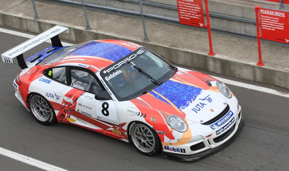 Jonas Gelžinis su "Porsche"