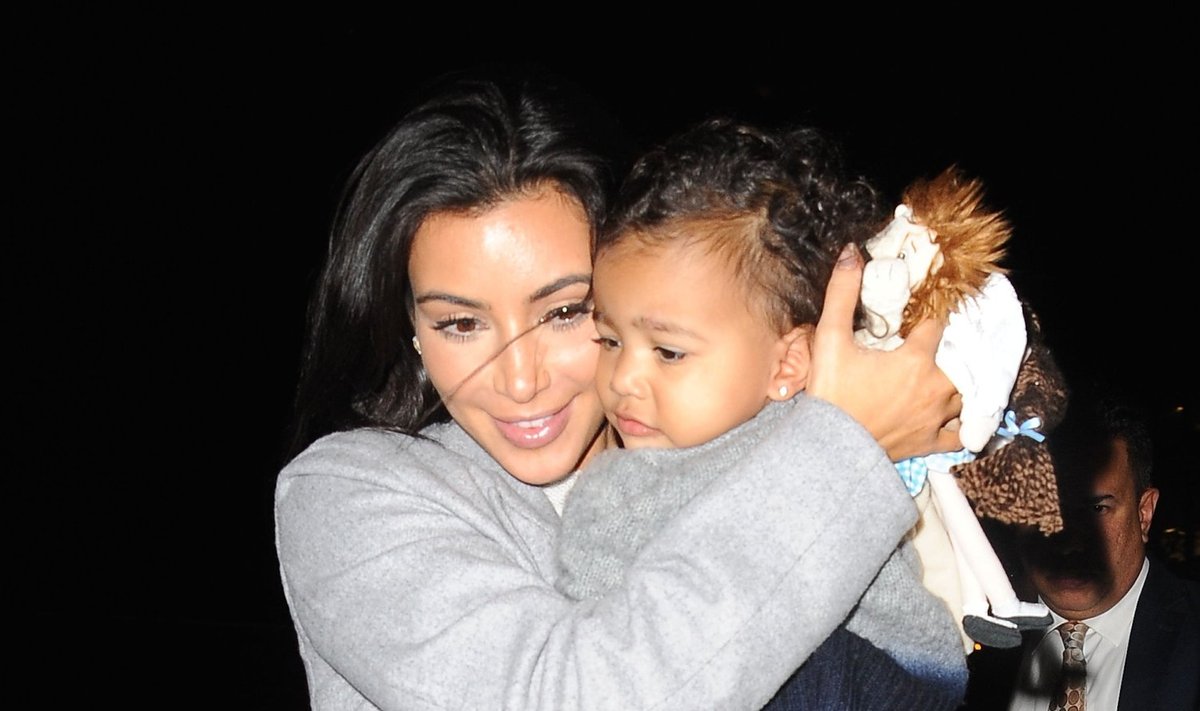 Kim Kardashian dukrelė North West