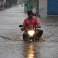 Musoninių liūčių sukelti potvyniai Indijoje paveikė 100 000 žmonių