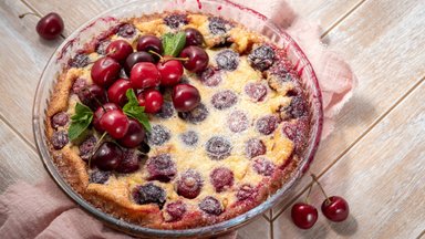 2 pyragai su vyšniomis ir trešnėmis – paragavęs šio klasika tapusio prancūziško deserto norėsi vėl ir vėl
