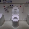 Japonijoje regbio gerbėjai susidūrė su pažangių tualetų įvairove