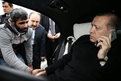 Turkijos prezidentas R. T. Erdoganas išgebėjo savižudį