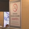 Turkijos barų savininkai piktinasi draudimu rūkyti