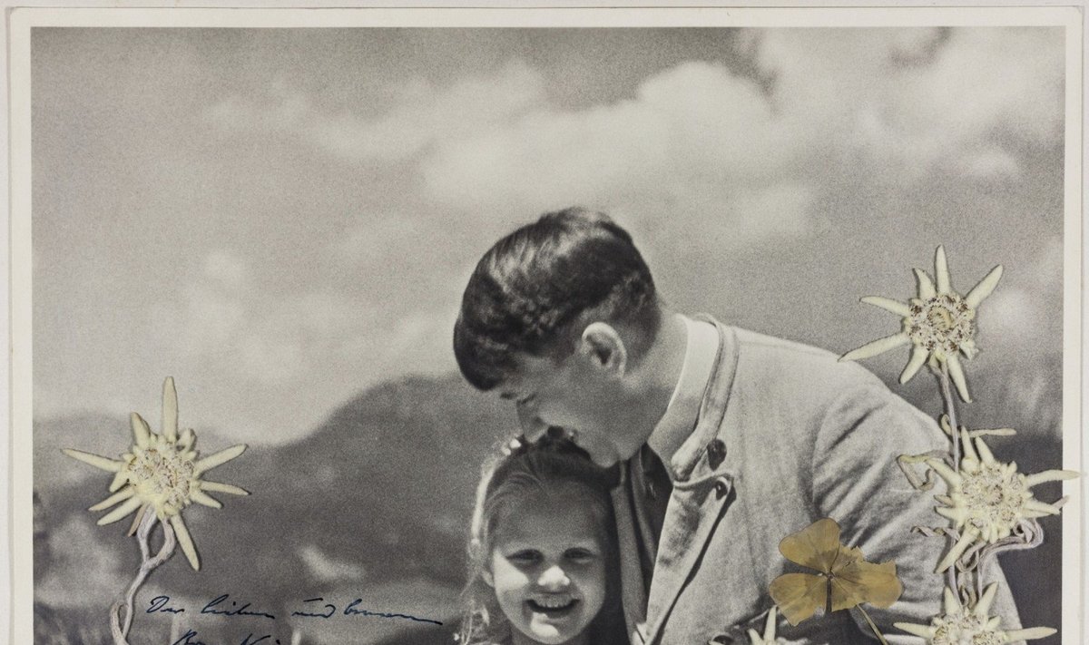 Aukcione JAV parduota nuotrauka, kurioje nufotografuotas A. Hitleris su žyde mergaite