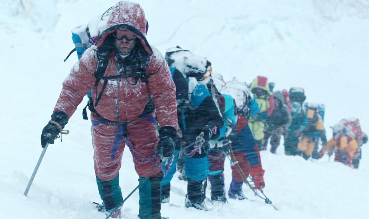 Kadras iš filmo "Everestas"