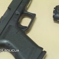 Šakių rajone girtas vyras nelegaliu pistoletu grasino moteriai