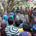 Indijoje moterį išžagino, pasmaugė ir pakorė ant medžio