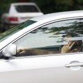 D. Britanijoje ketinama griežtinti bausmes kalbantiems telefonu vairuotojams