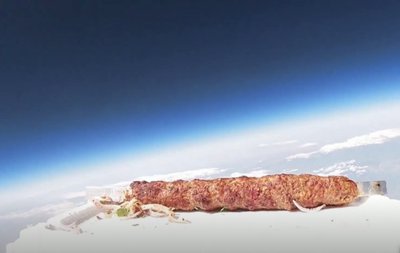 Kebabas skrido į kosmosą.