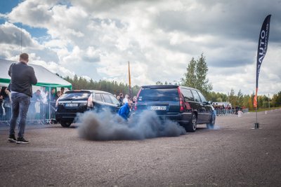 Švediškų automobilių entuziastų susitikimas Nemuno žiede