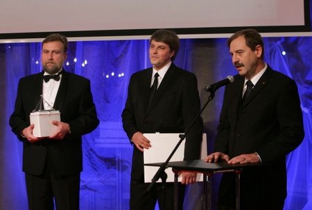 (Iš kairės į dešinę) Rimantas Jankauskas, Rimvydas Laužikas ir Albinas Kuncevičius, „Nacionalinės pažangos premijos“ organizatorių nuotr.