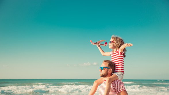 Ką reikėtų žinoti išsiskyrusiems tėvams, planuojantiems atostogas su vaiku užsienyje