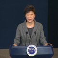 Pietų Korėjos prezidentė su ašaromis akyse prisiėmė atsakomybę dėl kelto katastrofos
