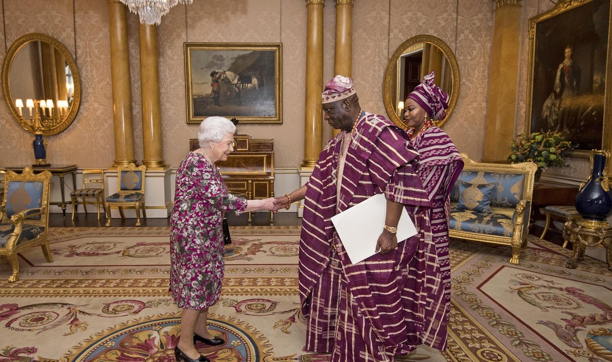 Karalienė Elžbieta II priima svečius iš Nigerijos