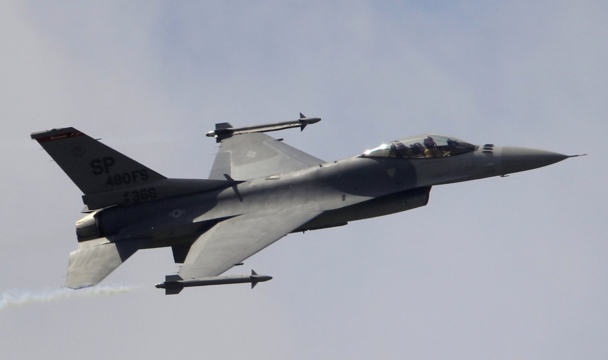 "F-16 Fighting Falcon" naikintuvas