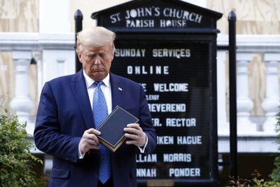 Donaldas Trumpas prie St. Johno episkopalinės bažnyčios