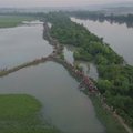 Bepilotis nufilmavo į Bangladešą iš Mianmaro bėgančius tūkstančius rohinjų musulmonų