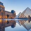 Paryžiaus Luvro muziejus vėl atvėrė duris lankytojams