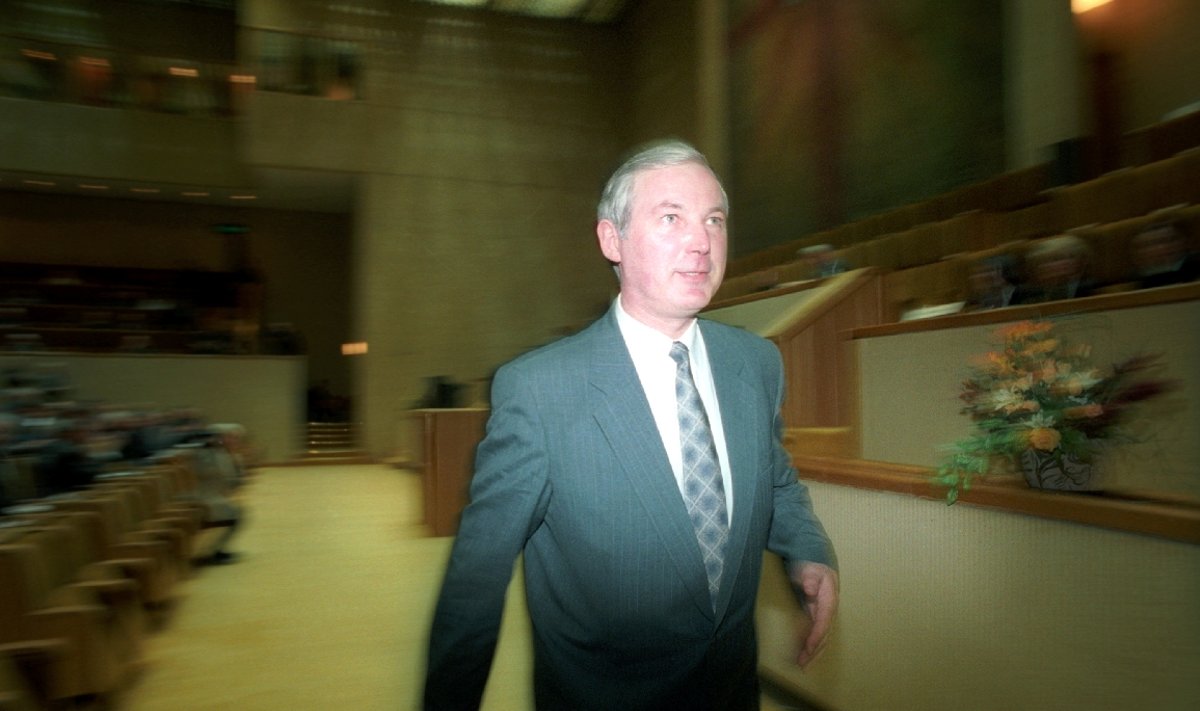 Vilnius, 1996 m. vasario 8 d. (ELTA). Ministras Pirmininkas Adolfas Šleževičius. Seimas atstatydino Adolfą Šleževičių iš Ministro Pirmininko pareigų.