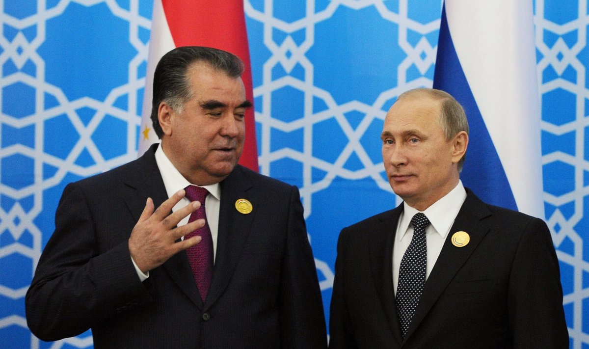 Vladimiras Putinas Tadžikistane susitiko  prezidentu Emomali Rakhmonu