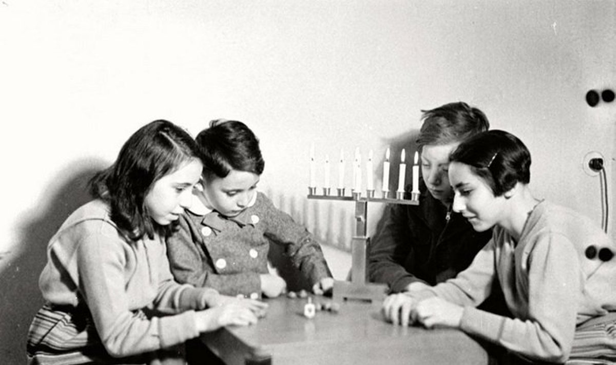 Chanuka Berlyne, vaikai žaidžia; Yad Vashem nuotr.