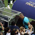 VAR sistema skverbiasi į futbolą: Čempionų lygoje naudos jau šiame sezone
