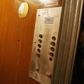Kaune ugniagesiai sulaukė pagalbos šauksmo: lifte užstrigo moteris
