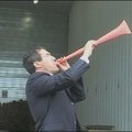 Prancūzų verslininkas vuvuzelas parduoda profsąjungų atstovams