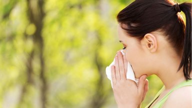 Varginantis akių ašarojimas ir čiaudėjimas – kaip sėkmingai kovoti su šienlige ir kitomis sezoninėmis alergijomis