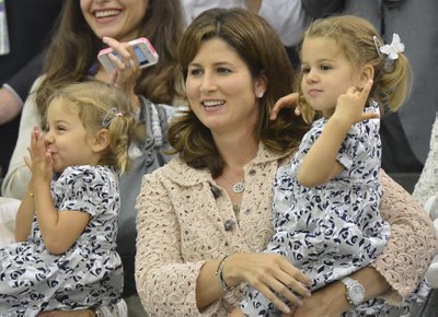 Mirka Federer su dvynukėmis Myla ir Charlene