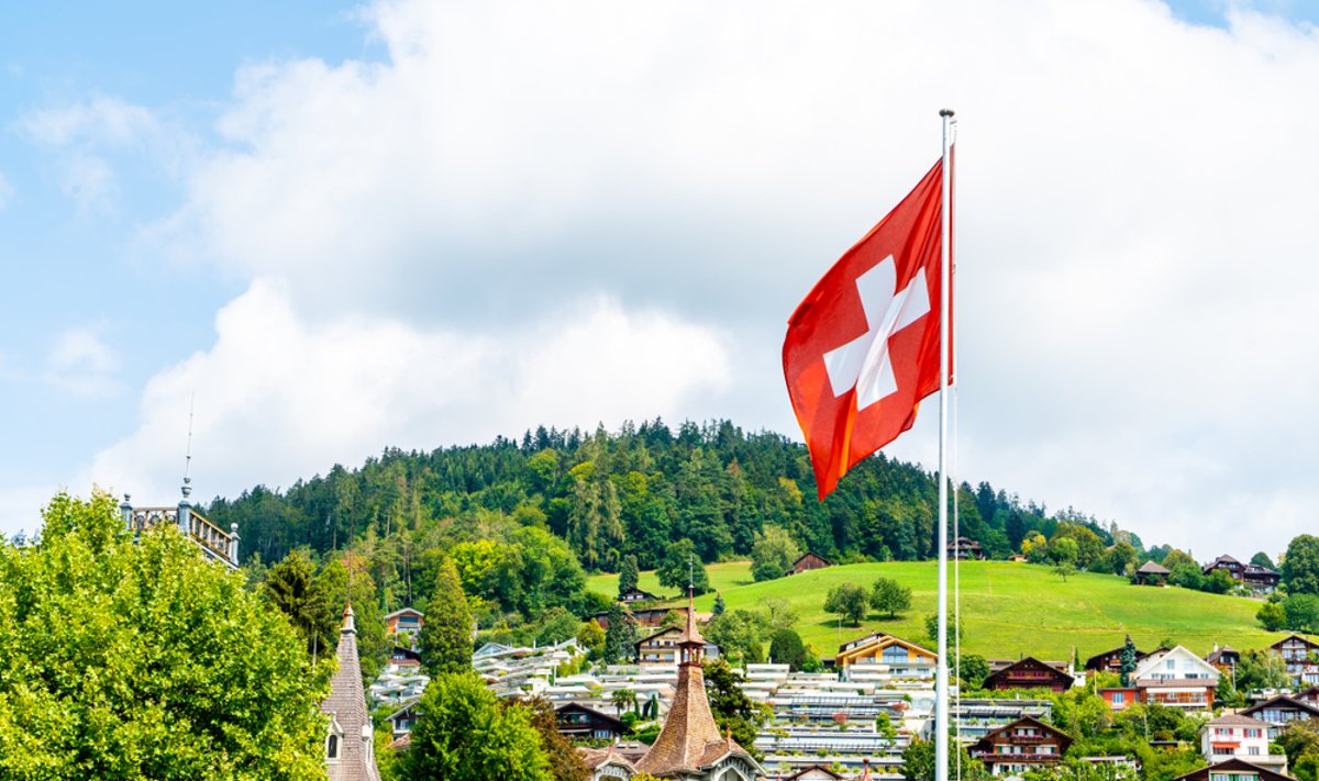 Šveicarijos miestelį dėl gedimo šokolado fabrike padengė kakavos dulkės