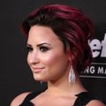 D. Lovato pasidalino seksualia asmenuke ir tobulo kūno nuotrauka