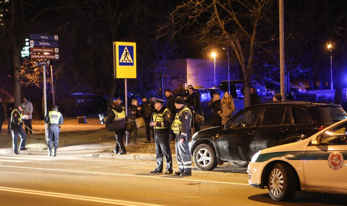 Girtas BMW vairuotojas perėjoje Vilniuje partrenkė penkis žmones