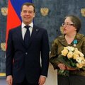 Pateikė daugiau detalių apie VSD grėsmių ataskaitose minimą pedagogę Kanaitę: iš Medvedevo rankų gavo apdovanojimą