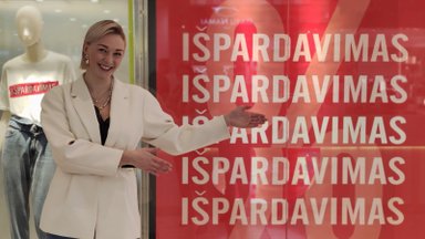 Mados žinovė – apie išpardavimus: neprisipirkite nereikalingų daiktų ir prekių su defektais
