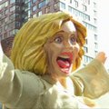 Niujorke stebina apsinuoginusios H. Clinton statula