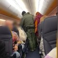Nufilmuota: girtas lietuvis keleivis siautėjo į Alikantę skrendančiame lėktuve