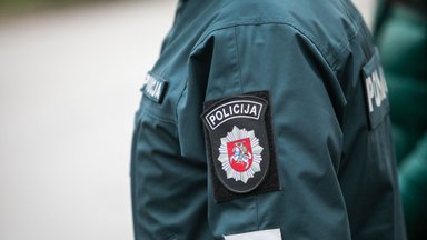 Полиция задержала двух пьяных жителей Паневежиса: обнаружено несколько видов наркотиков и "бонг"