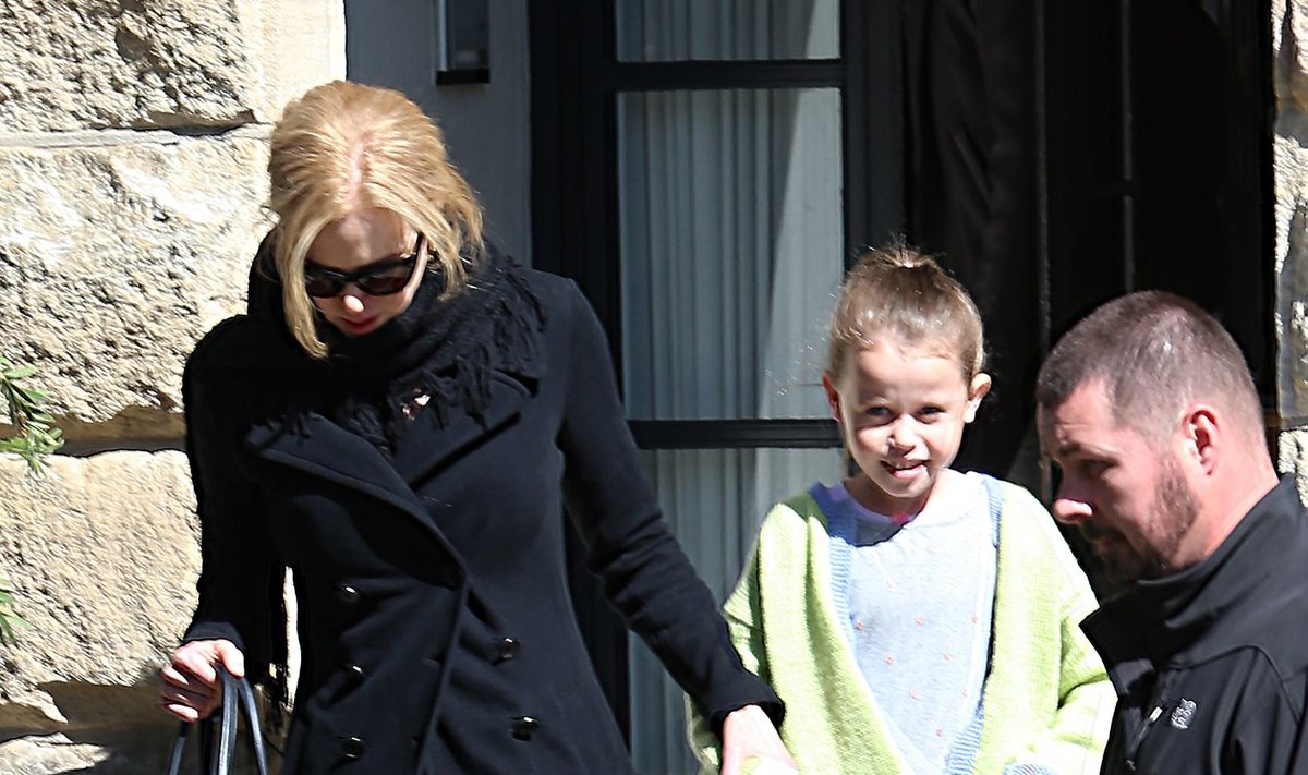Nicole Kidman po tėvo mirties su vyru ir vaikais sugrįžo į Sidnėjų