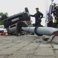 „Renault“ vairuotojo planą „spėsiu“ sugriovė BMW smūgis ir skrydis į kelio ženklus